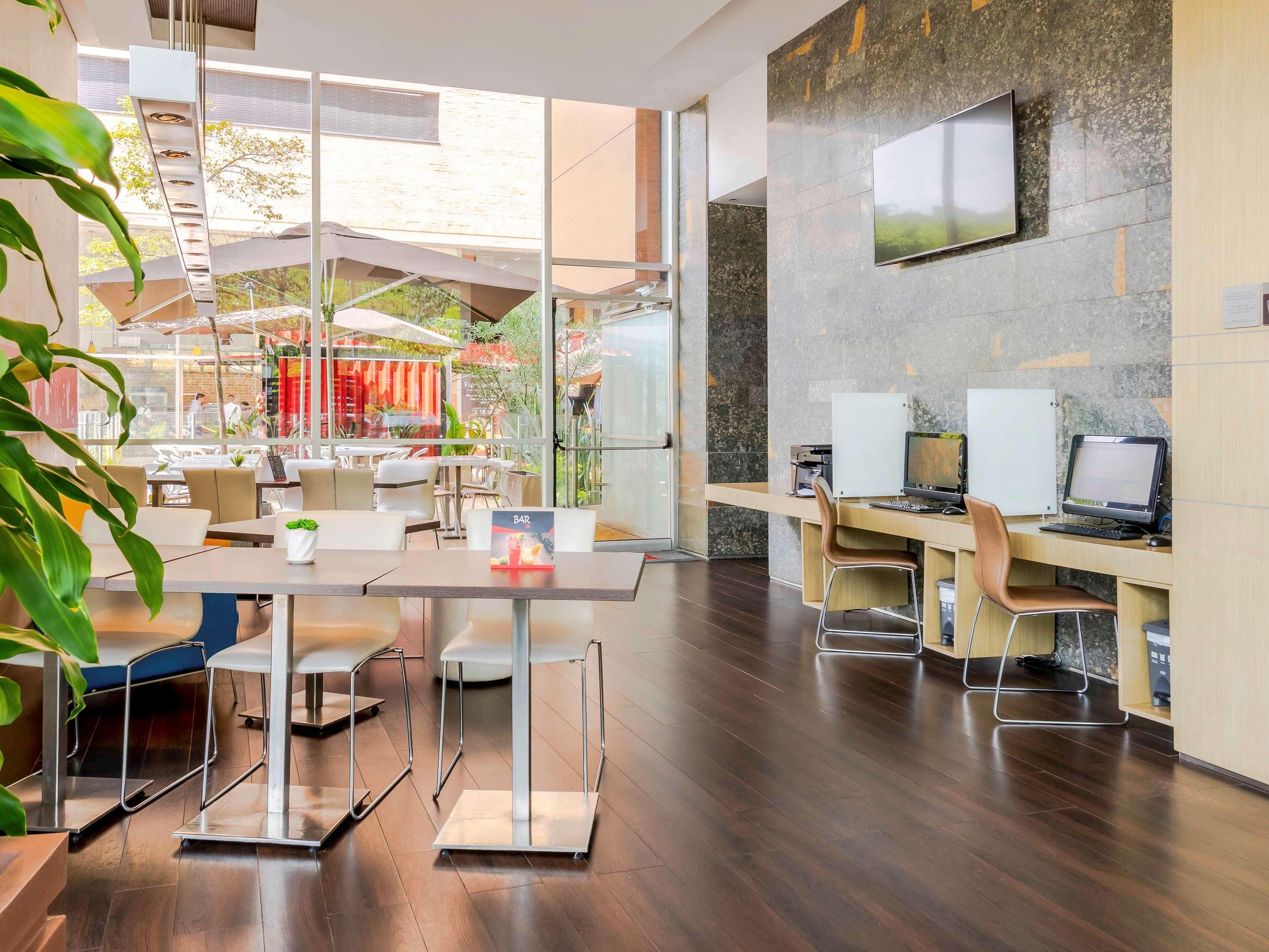 Hotel ibis Medellín Exterior foto