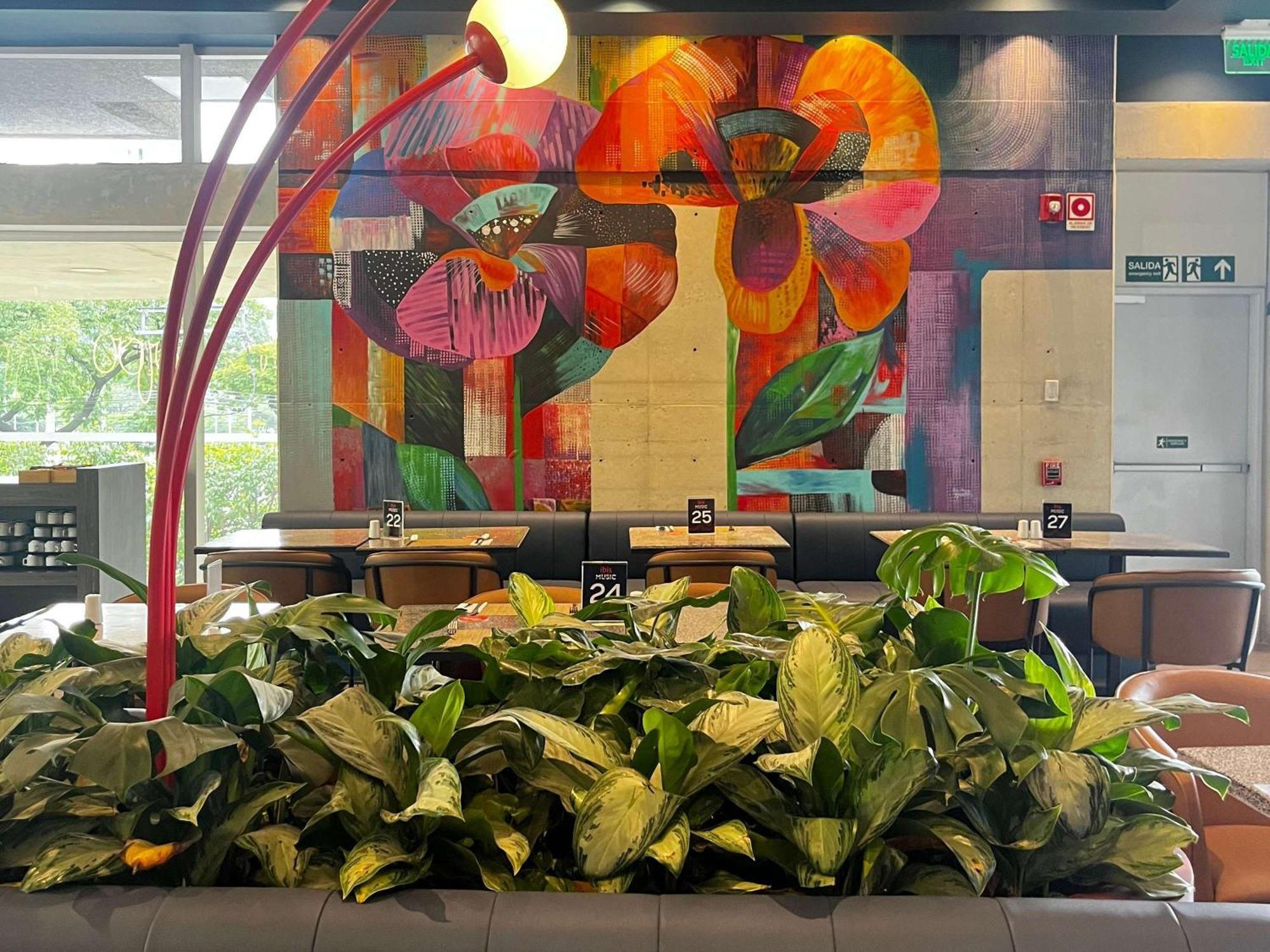 Hotel ibis Medellín Exterior foto
